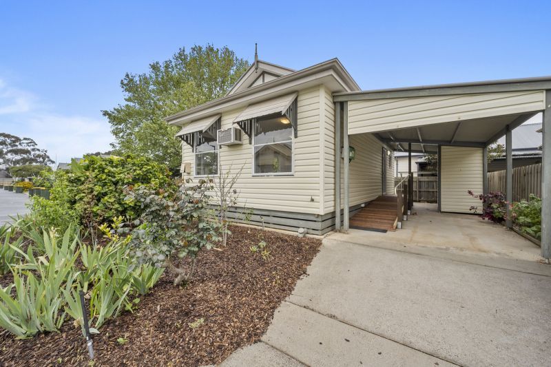 Charming Corner Block Retreat