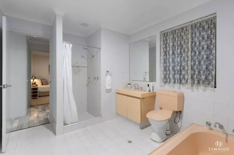 Feature Packed Villa!