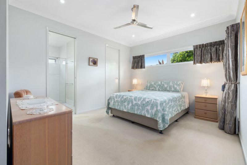 Lush Three Bedroom Corner Hideaway