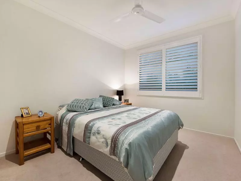 Luxury, Landing living