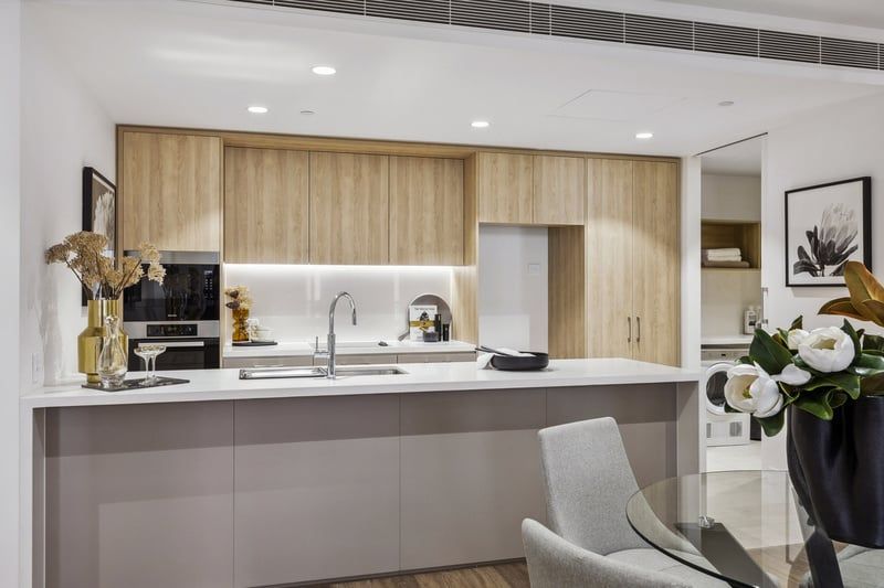 City Views and Spacious Design in Exclusive Apartment