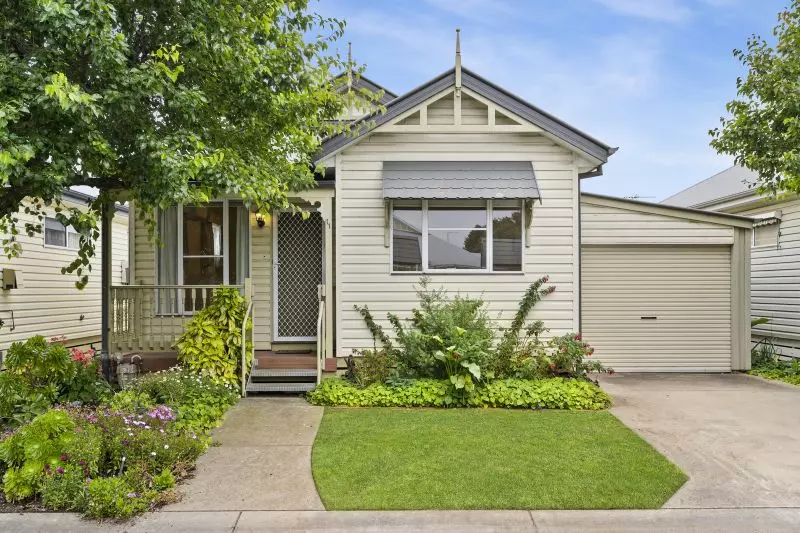 Two Bedroom Home Close To Clubhouse and Pool