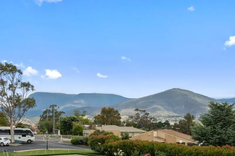 Apartment with views over community gardens
