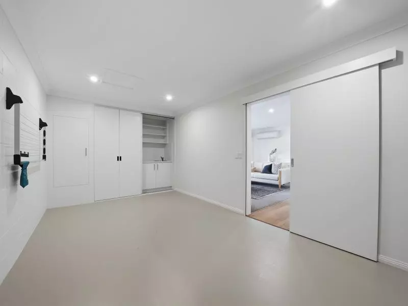 Westerly Facing Villa With Attached Garage