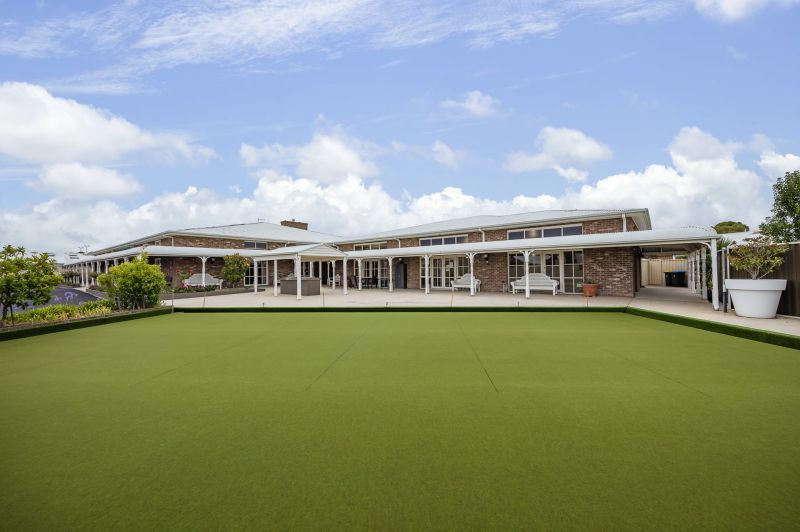 Modern Unit with Garden Outlook