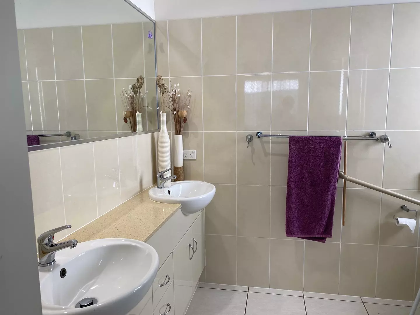 STYLISH SPACIOUS HOME – GREAT FOR THE ENTERTAINER