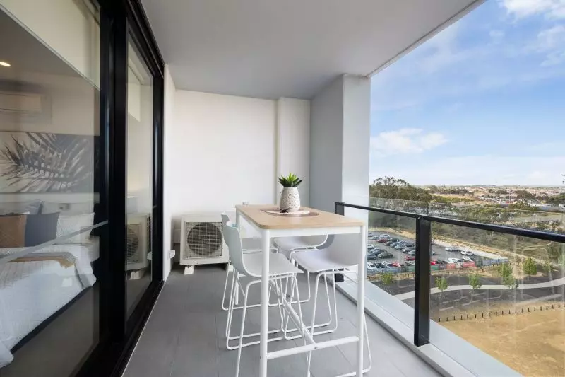 Modern Design, Location and Professional Lifestyle!