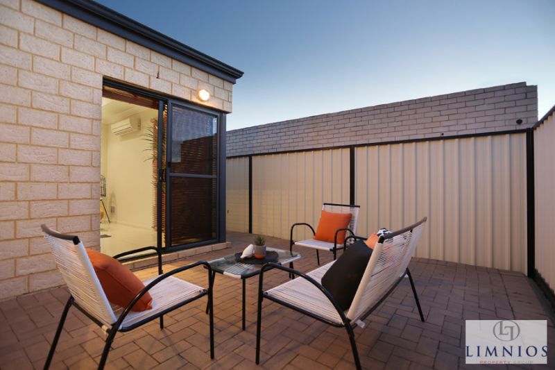 Spacious End Villa