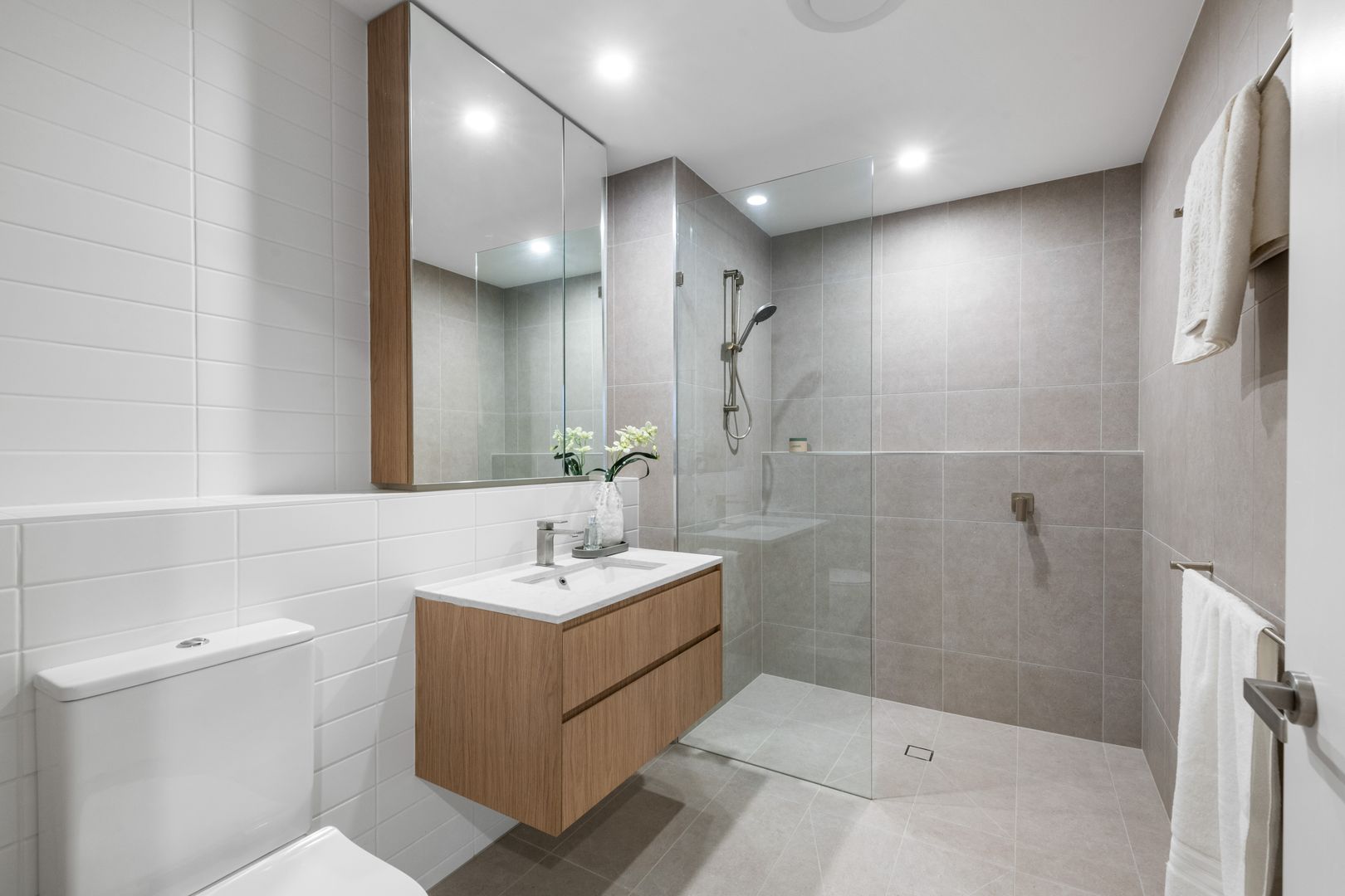 Ground Floor Living with Uninterrupted Views