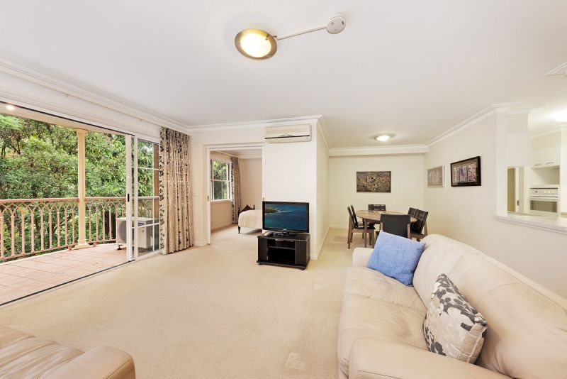 BE QUICK : SOUGHT AFTER SUNFILLED 2BR APARTMENT WITH A GLORIOUSLY GREEN OUTLOOK TO THE EAST