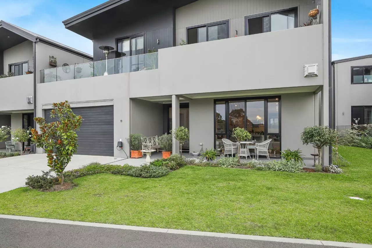 Spacious Modern Villa with Stunning Gibbergunya bushland views with numerous native birds in a luxurious over 55's Estate, Bowral NSW.  ( William St )