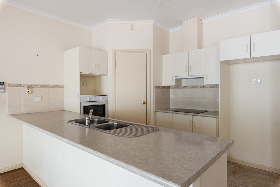 Three Bedroom, Two Living Areas - Close to Main Street - Vin Rice Village