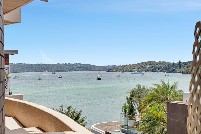 Location  Location  Location: STUDIO  APARTMENT