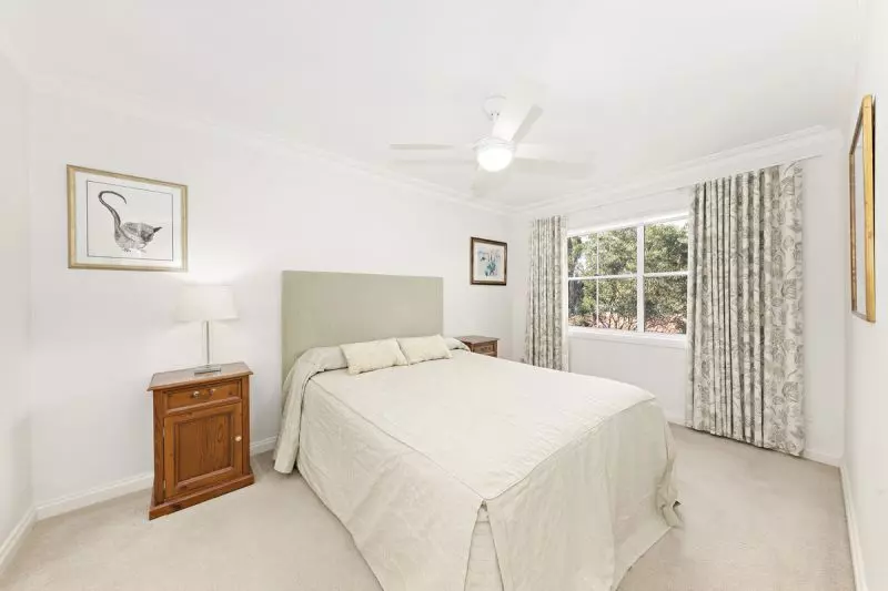 PREMIER LOCATION, NO EXPENSE SPARED RENOVATED DELIGHTFUL APARTMENT