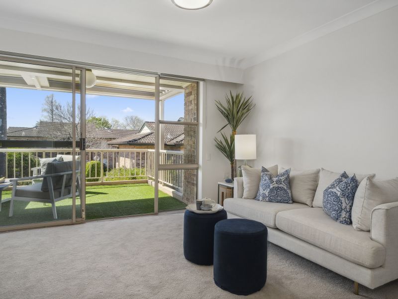 Light-filled apartment with large balcony