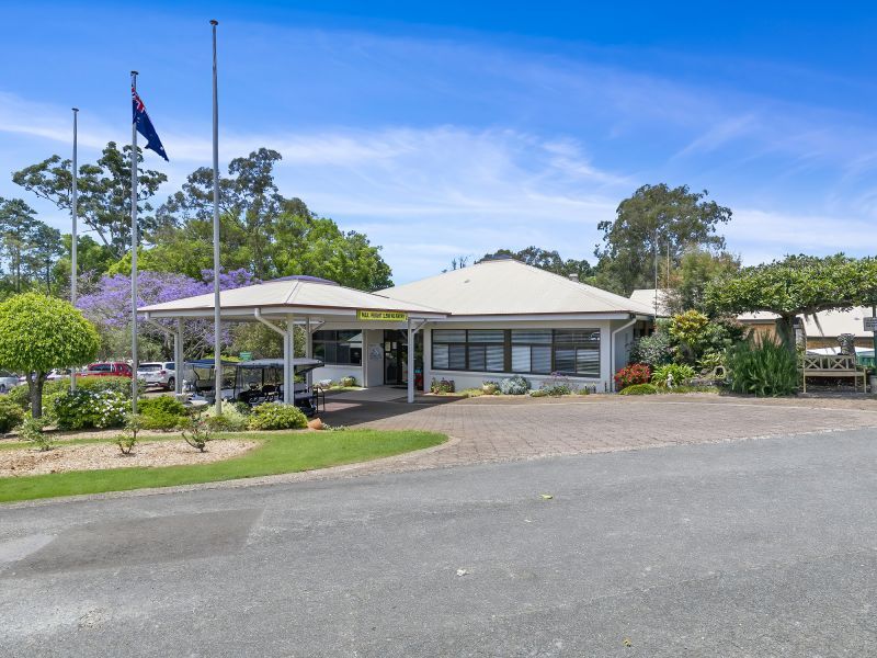 Peaceful forest outlook studio in the heart of a thriving lifestyle village.