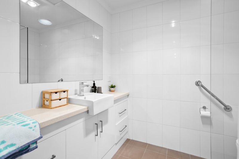 Beautifully Located Villa Near the Community Centre