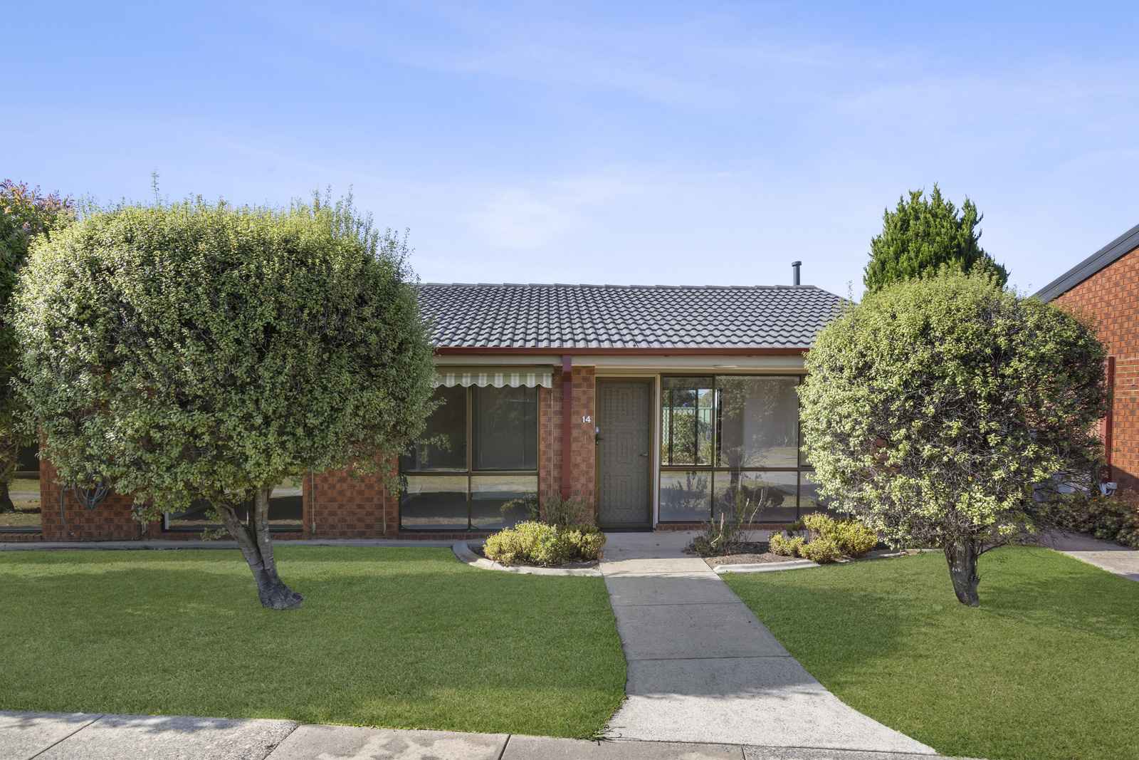 Beautifully Renovated 2-Bedroom Unit