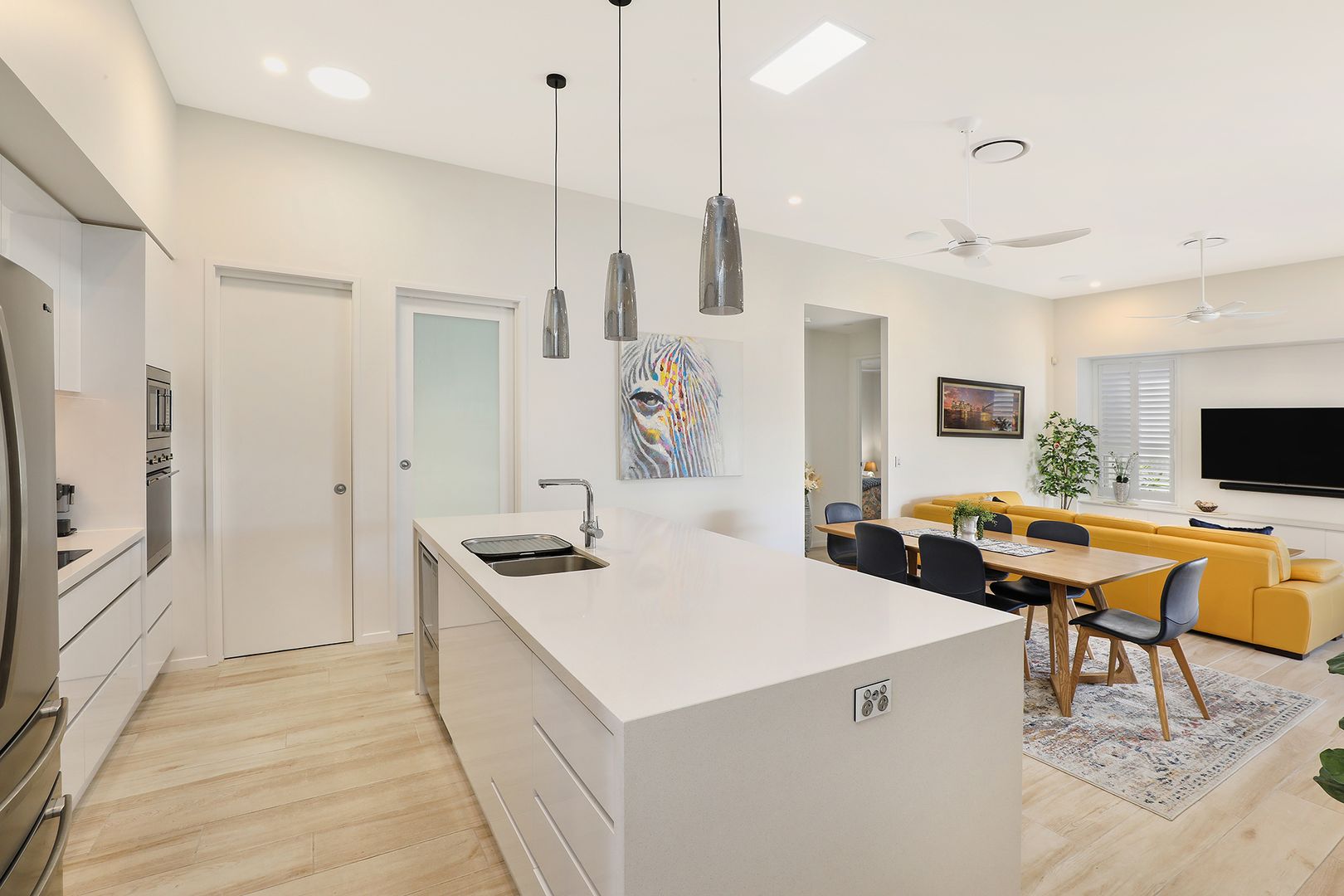 First-Class: Presentation, Features, Lifestyle! V44 GemLife