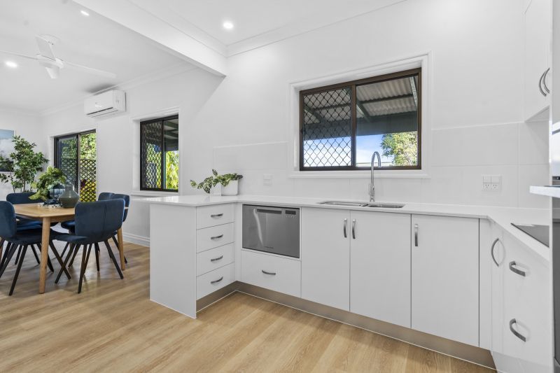 Open-plan two-bedroom villa close to amenities