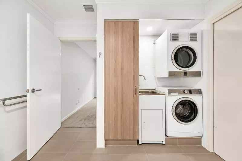 2-bedroom ground floor apartment, serene garden views!