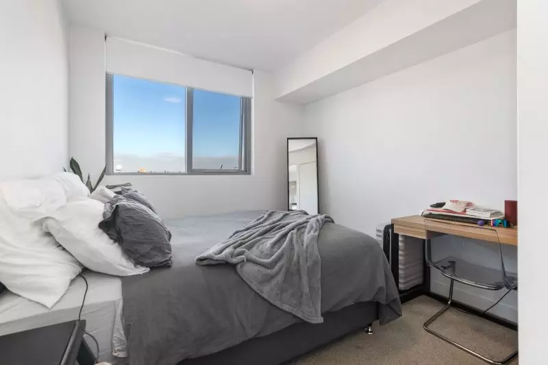 Stunning Views and Urban Lifestyle!!