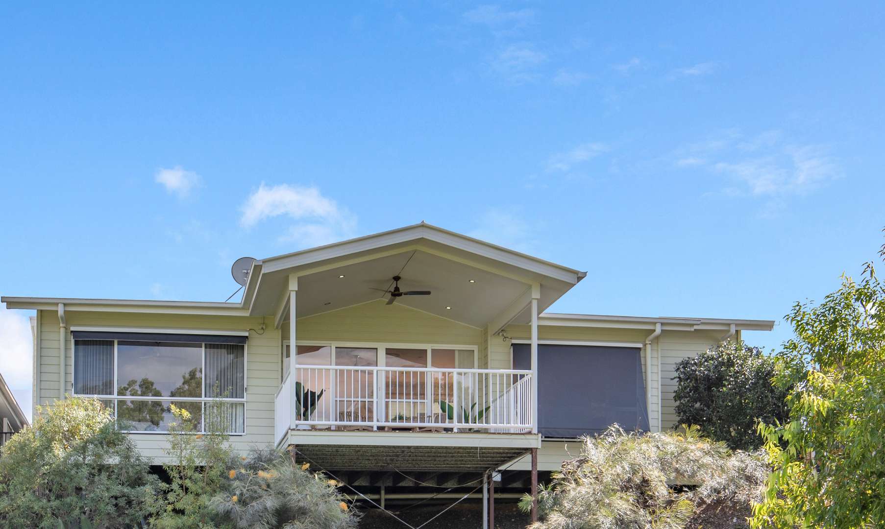 Stunning Luxury residence in Upper Coomera , with Dual Master suites Central Courtyard and Balcony Views