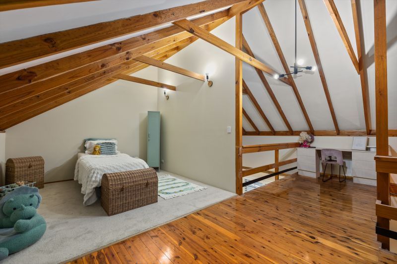 Captivating Cabin-Style  Cottage