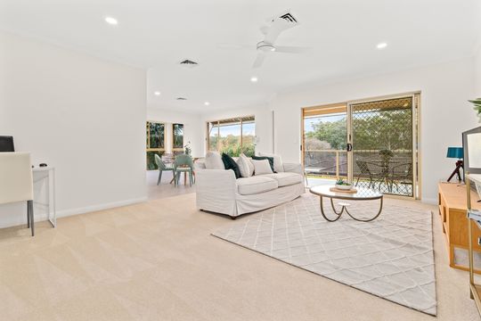 Beautiful North-Facing Villa with 2 sunrooms for extra living space