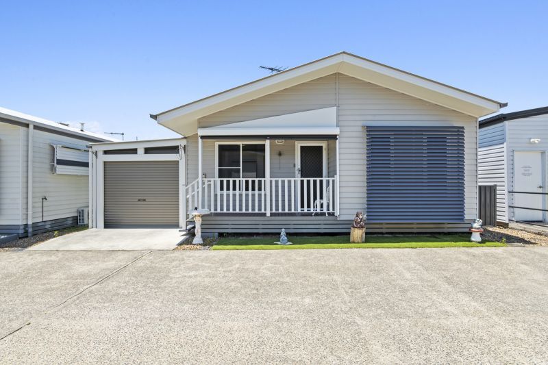 Effortless Living - Close to 19th Hole Clubhouse!