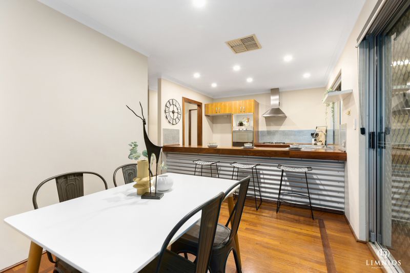 Spacious end villa with massive yard!