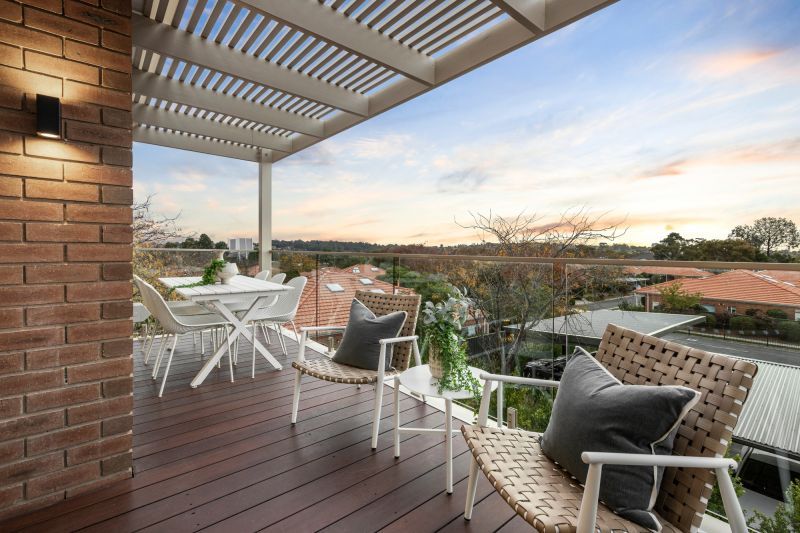 Bespoke 2-bedroom plus study first-floor apartment