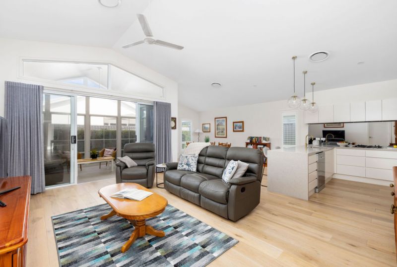 Spacious, Private Retreat with Tranquil Alfresco