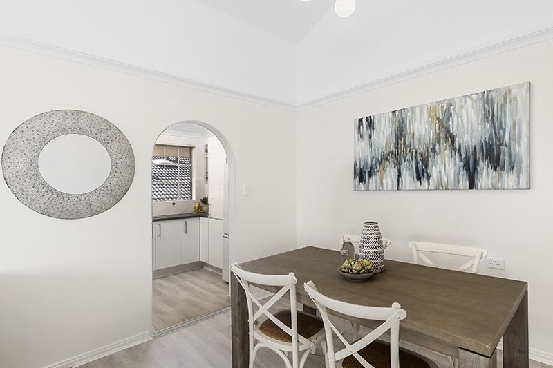 Gorgeous renovated sunny unit