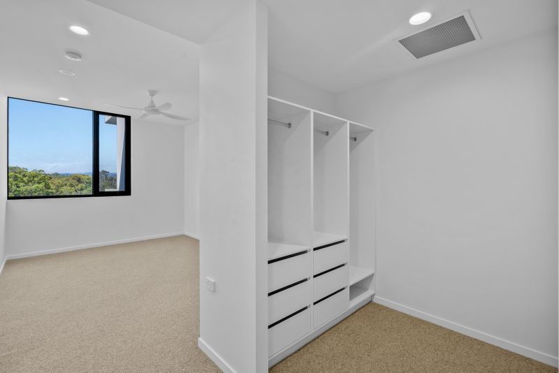 Corner north-facing apartment with spectacular Broadbeach Skyline views