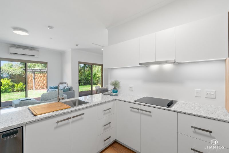 CURRENTLY UNDER OFFER. Fabulous garden apartment!