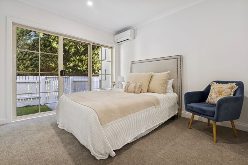 Spacious, ground-level apartment with services