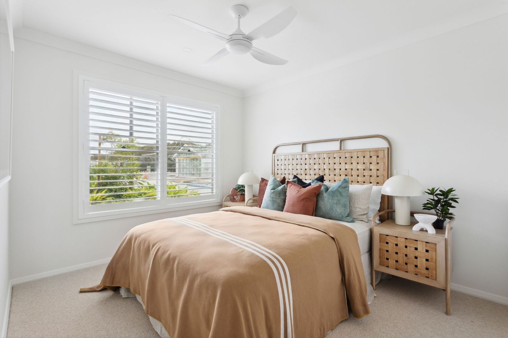 Clifton Yamba | Twist and Shout | 2-bed+ study 2-baths 2-garage | Prime NE location - ready for Summer!