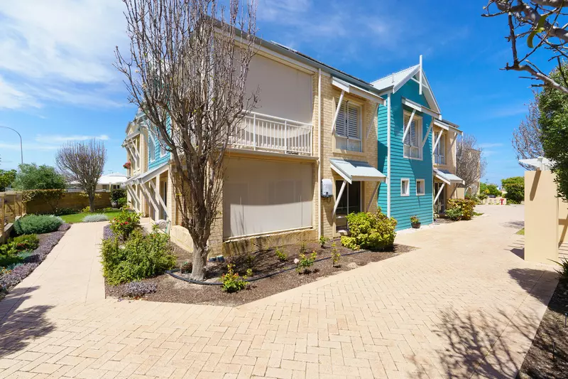 Parkside Apartment with Spacious Layout and Private Patio