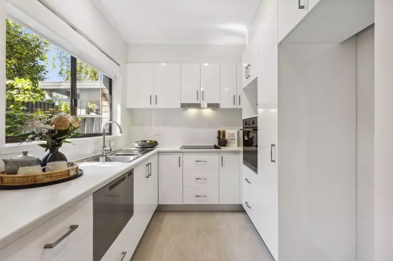 North-facing 1-bedroom villa with beautiful sun-drenched sunroom