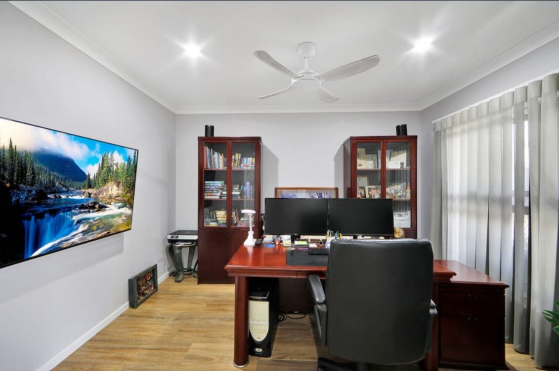 Entertainers Delight with Golf Course Views!