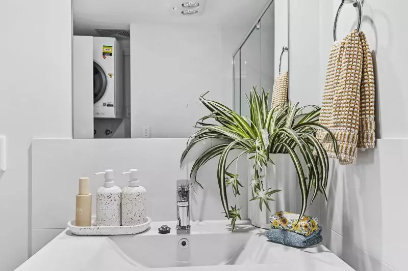 Beautiful 1 bedroom apartment overlooking bowling green and surrounds