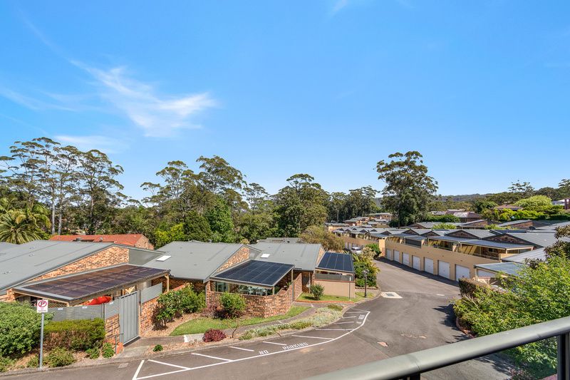 Light-Filled Villa with Atrium, Balcony and Garage