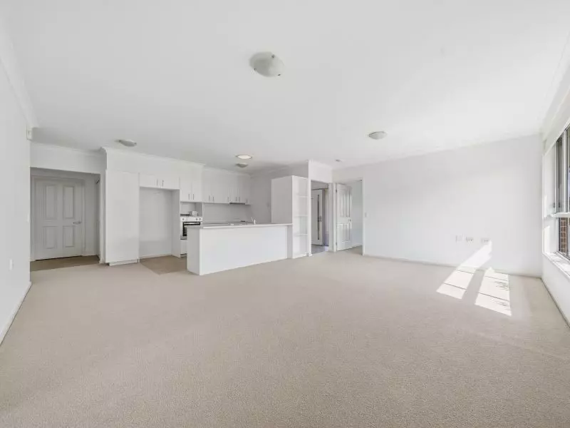 Beautifully Presented Corner Villa