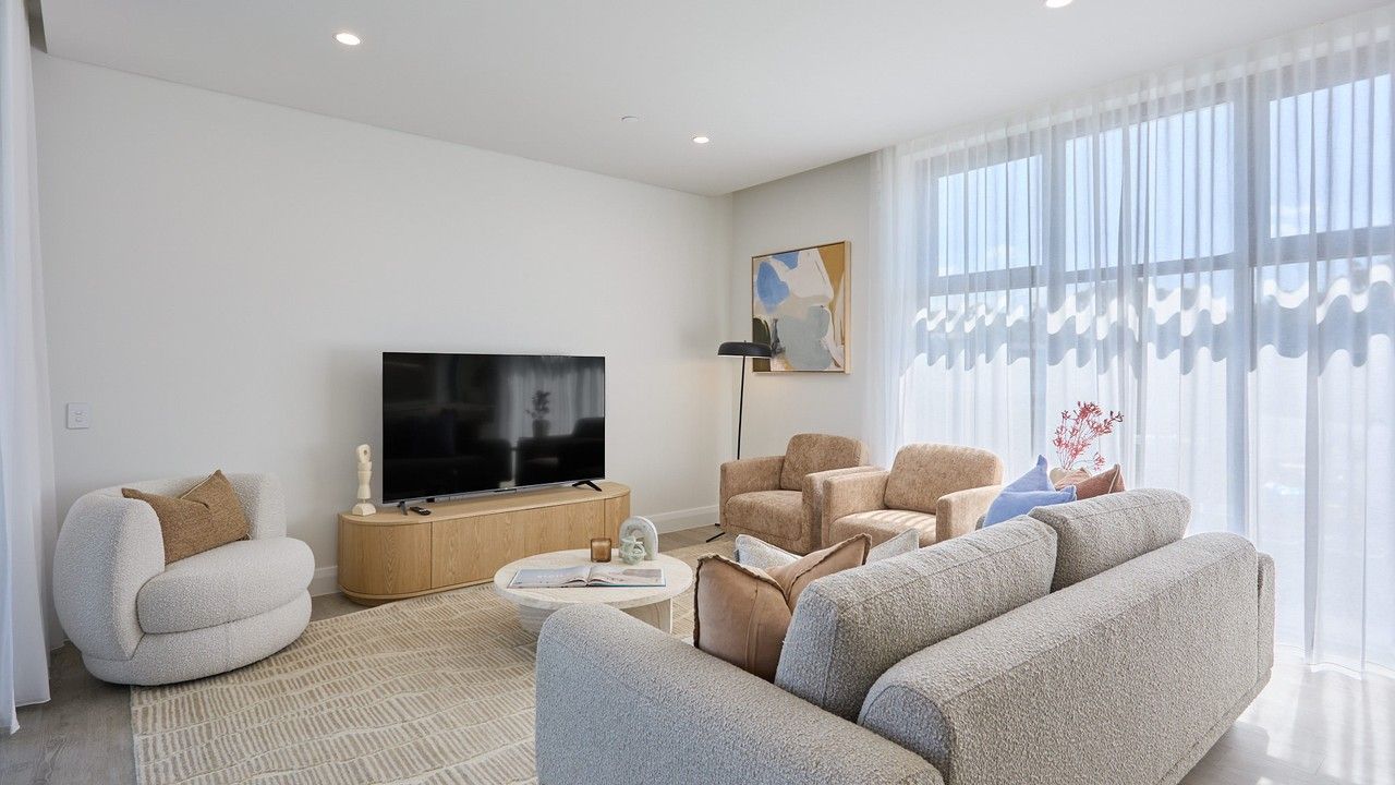The Thornbill - large light-filled apartment with private balcony.
