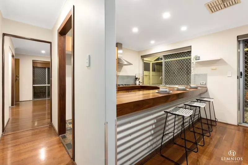 Spacious end villa with massive yard!