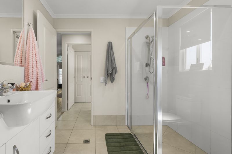 Light Filled Home - Relaxed Living!