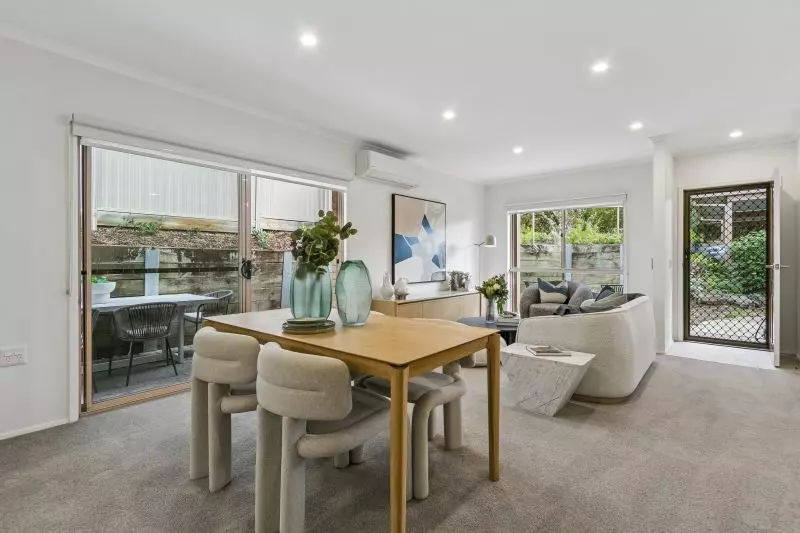 Beautifully refurbished 2-bed plus study villa