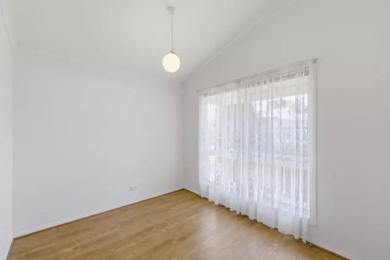 Beautifully Refreshed Two-Bedroom Cottage