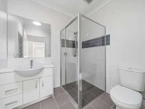 Beautifully Presented Corner Villa